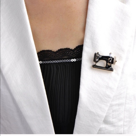 🆕 SEWING MACHINE BROOCH - Picture 2 of 4
